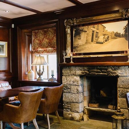 Riverbank, Country Pub And Guesthouse Каррикмакросс Экстерьер фото